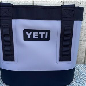 Yeti Two-Tone 20 Camino Carryall Lilac Purple Tote EUC